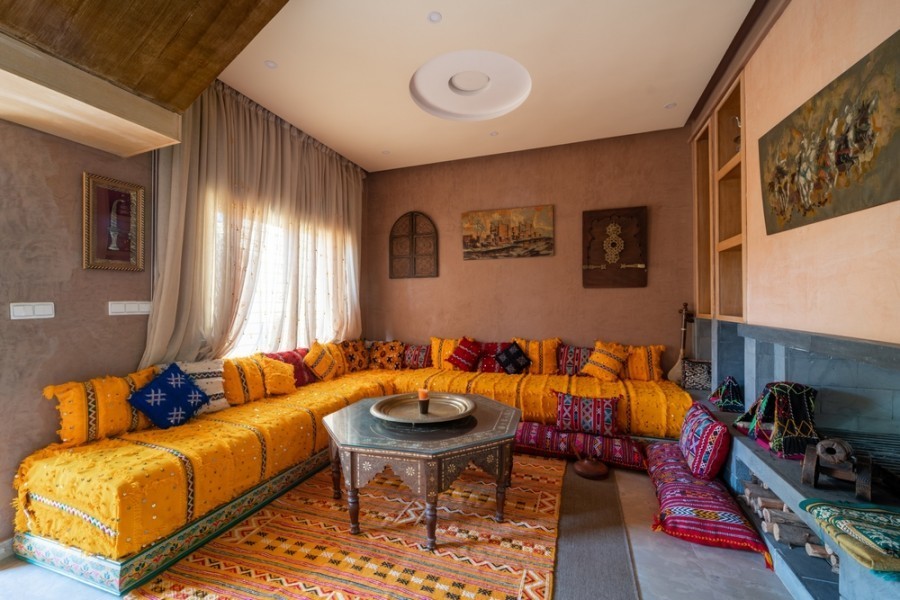Comment la maison marocaine traditionnelle reflète-t-elle la culture et l'histoire du Maroc ?
